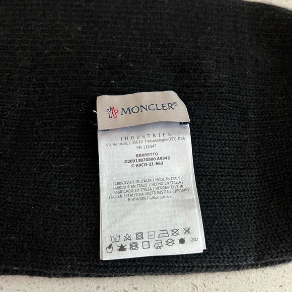 MONCLER Bell Logo Black Wool Beanie - Picture 3 of 4